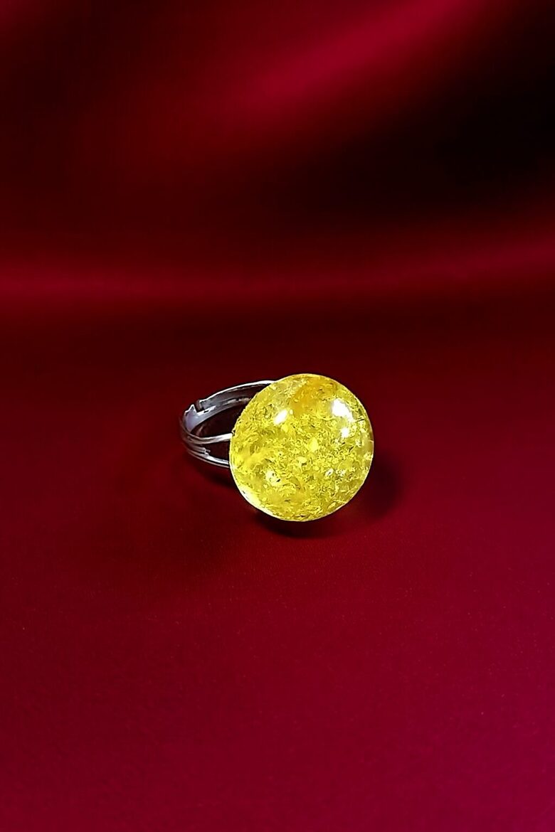 Ring with Shiny Baltic Amber
