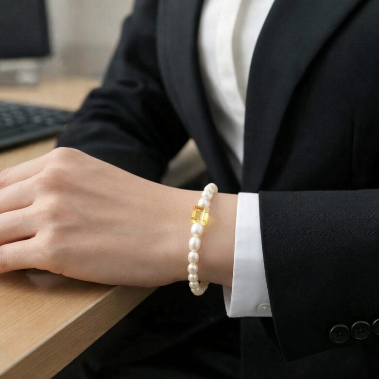 Freshwater Pearl Bracelet with Cube-Shaped Amber Accent