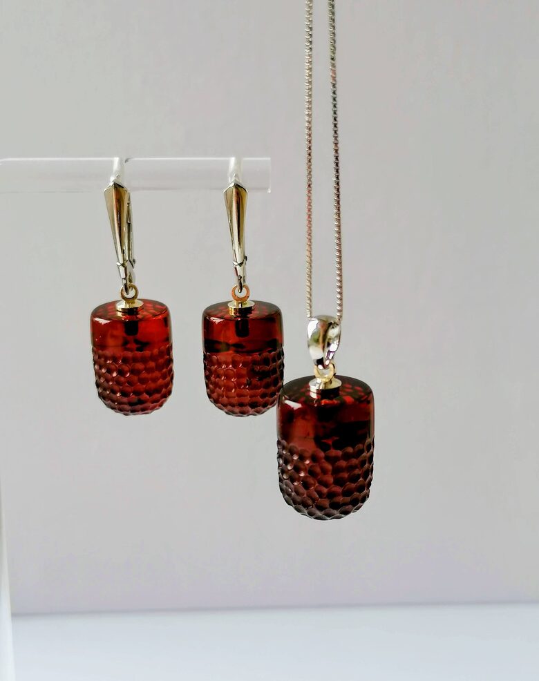 Red Amber Jewelry Set – Engraved Earrings and Pendant