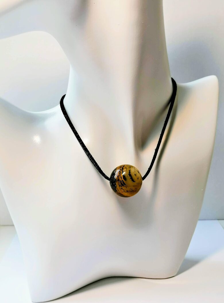 Pergręžtas gintaro pakabukas su debesėliu | Natūralus Baltijos gintaras