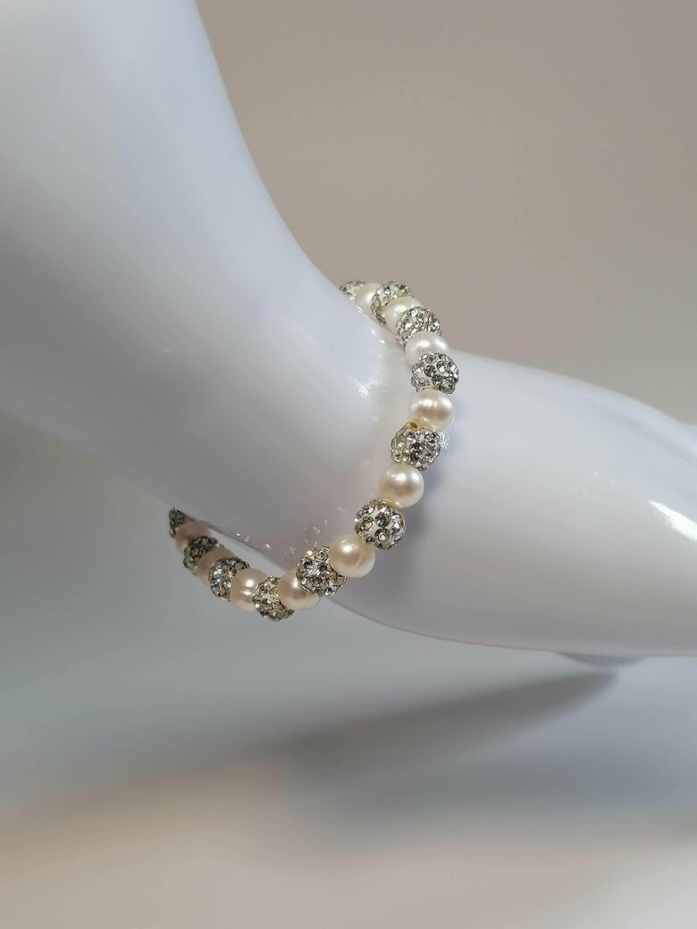 Freshwater Pearl Bracelet with Shiny Accents – Elegant Jewelry