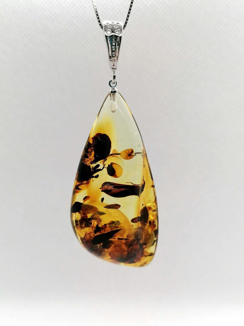 Baltic Amber Pendant with Black Mica – Natural Elegance