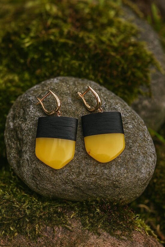 Matinio Gintaro Auskarai su Juoduoju Ąžuolu „Tamsos Šviesa“