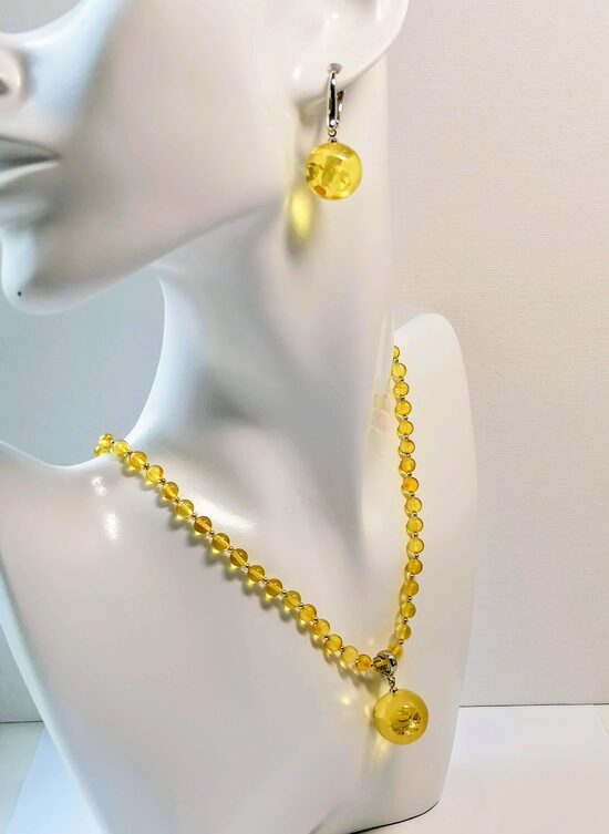 Honey Shade Amber Jewelry Set – Pendant, Earrings & Necklace