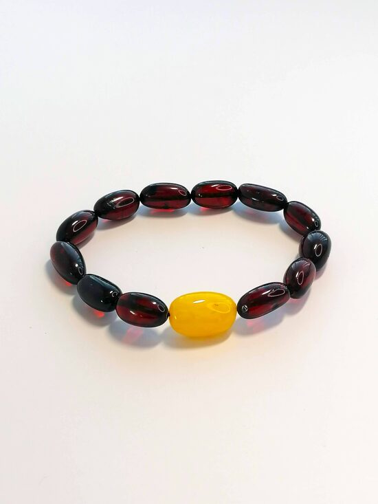 Vyšnios Spalvos Gintaro Apyrankė su Matinio Gintaro Akcentu